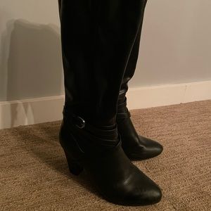 Black heeled boot